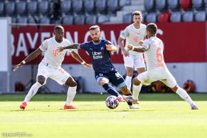 Alaba suivi de près par le PSG