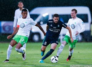 Luiz Gustavo (à gauche) fonce vers l'OM