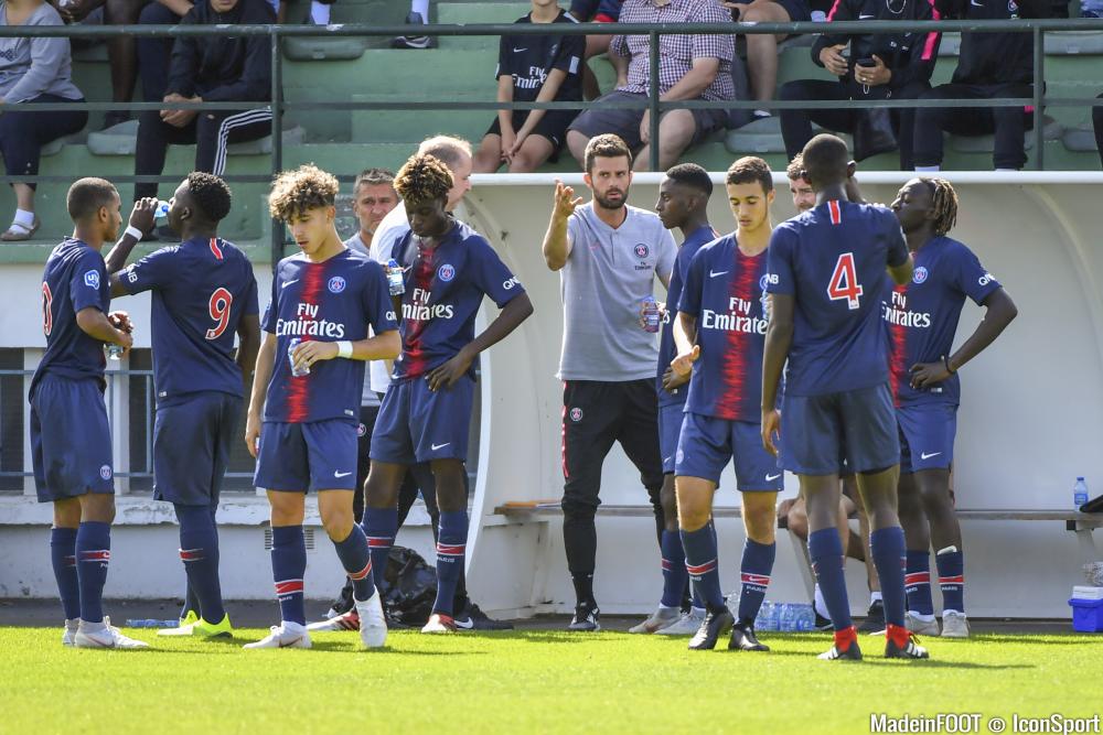 Thiago Motta, l'ancien milieu de terrain du PSG, ici à la tête des moins de 19 ans parisiens.