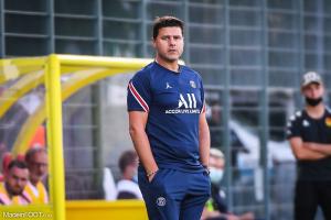 Mauricio Pochettino sur le banc lors d'un match du PSG