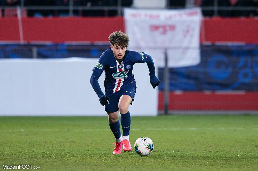 Adil Aouchiche va quitter le PSG, direction l'AS Saint-Etienne.