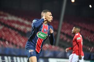 Mbappé avec le maillot du PSG