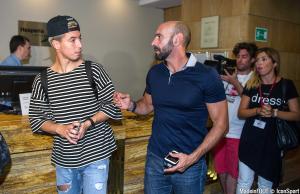 Monchi (à droite) continue de faire des appels du pied au PSG