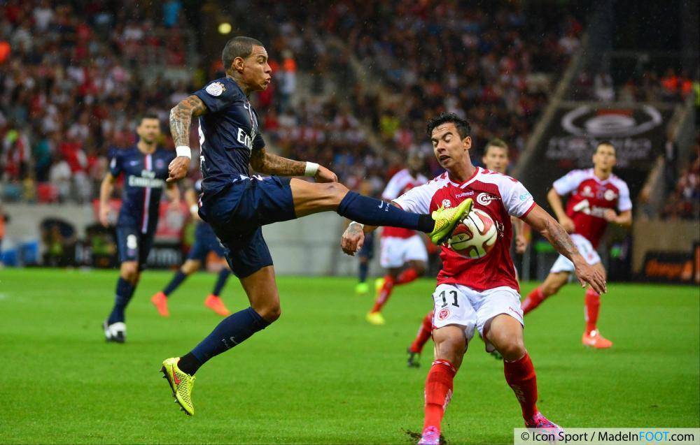 Les négociations entre Van der Wiel et le PSG n'avancent plus.