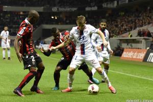 Jean-Michaël Seri, ici à la lutte avec le Lyonnais Rybus.