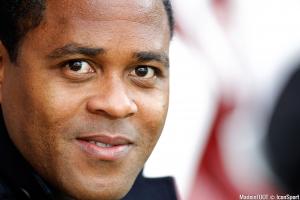 Patrick Kluivert quitte le PSG.