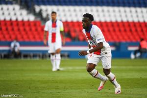 Arnaud Kalimuendo sous le maillot du PSG