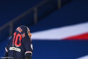 Neymar se plait à Paris