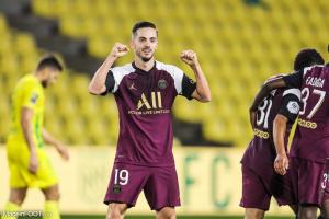 Pablo Sarabia célèbre un but avec le PSG