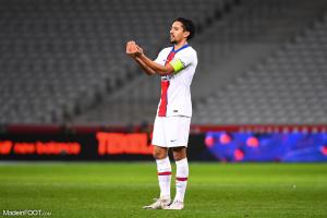 Marquinhos avec le brassard de capitaine
