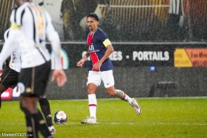 Marquinhos, le défenseur central ou milieu de terrain défensif du PSG.