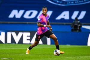 Kimpembe avec le ballon