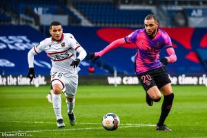 Kurzawa avec le ballon