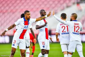 Les joueurs parisiens célébrant un but