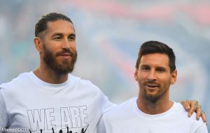 Ramos avec Messi lors de la présentation au Parc des Princes