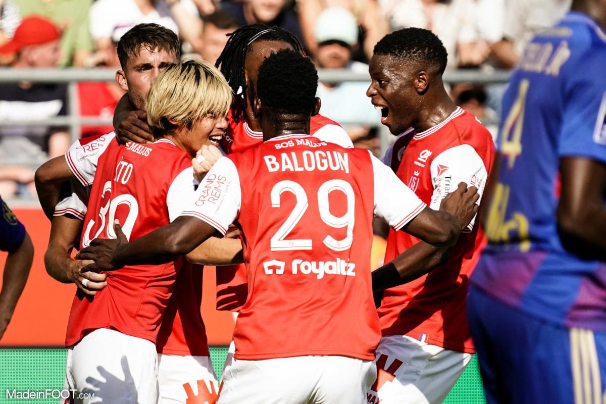 Stade De Reims - Le Groupe De Reims Qui Reçoit Le PSG