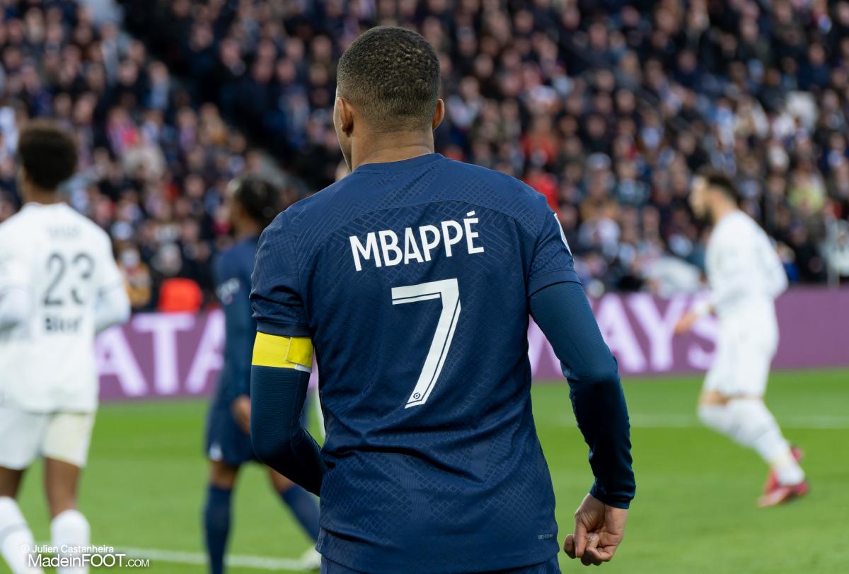 Maillot Mbappé AS Monaco 2017-2018, Domicile Rouge, Signé, Donné Par Sa Mère, Taille M