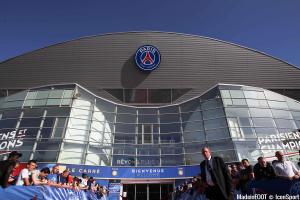 Façade externe du Parc des Princes.