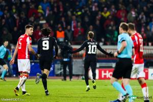 Cavani veut continuer à jouer avec Neymar.