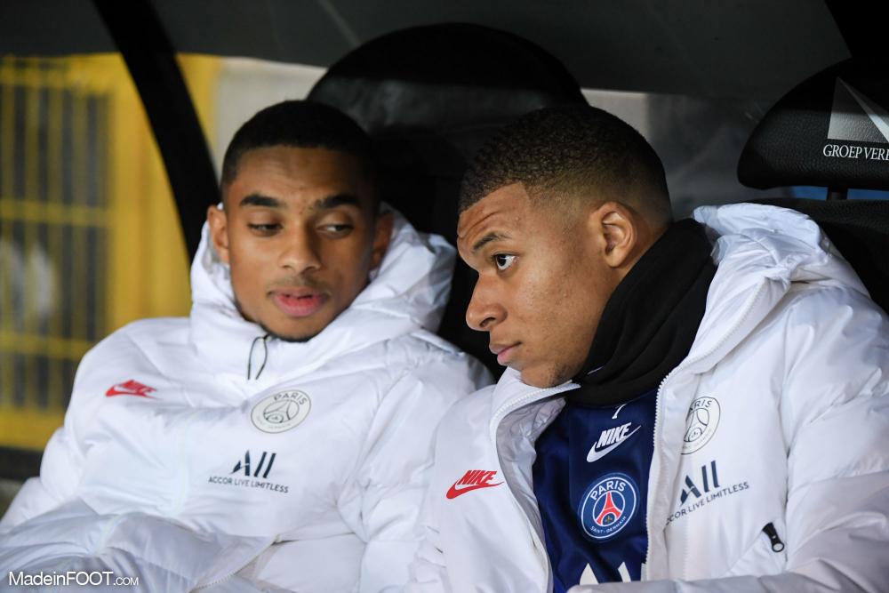 Kylian Mbappé était sur le banc au coup d'envoi.