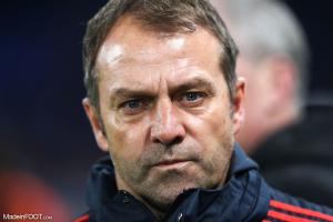 Flick, l'entraîneur du Bayern Munich, félicite le PSG