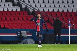 Neymar avec le maillot du PSG