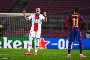 Kylian Mbappé, l'attaquant du PSG, ici aux côtés d'Ousmane Dembélé, l'ailier du FC Barcelone.