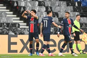 Les joueurs parisiens célébrant un but