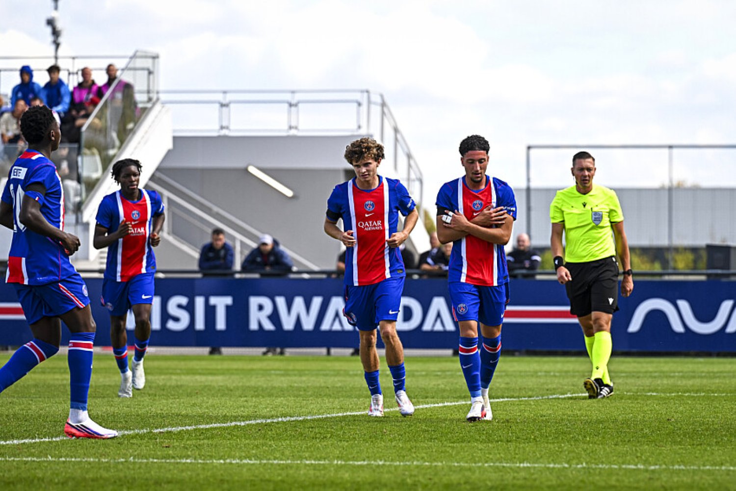Photo: madeinparisiens.ouest-france.fr PSG Youth League: Adam Ayari Hat-Trick Leads Dominant 6-1 Win Over Slovan Bratislava