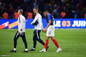 Mbappé est sorti à la mi-temps.